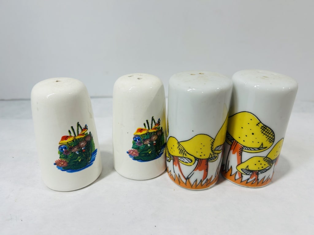 Vintage Novelty Ceramic Salt and Pepper Shakers (1 of 2)