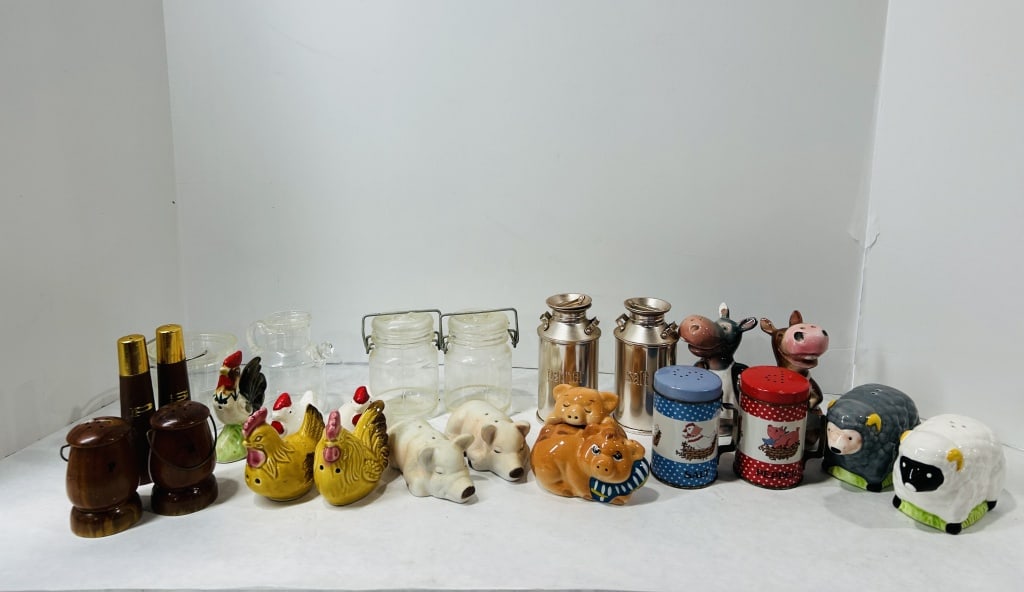 Vintage Novelty and Decorative Salt and Pepper Shakers (1 of 5)