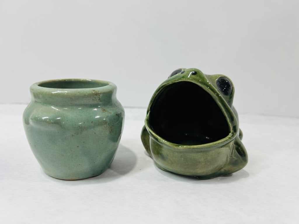 Two Ceramic Containers Including a Frog-Form Sponge Holder (1 of 8)