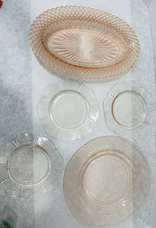 Pink and Clear Depression-Era Glass Tableware: This collection of American Depression-era pressed glass includes an assortment of pink and clear tableware. The group features a pink oval platter in the Miss America pattern, attributed to the Hocki