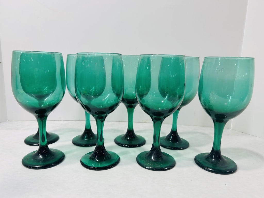Set of Emerald Green Glass Water Goblets Libbey (1 of 3)