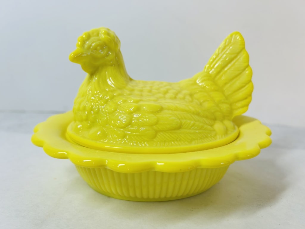Mosser Glass Opaque Yellow Hen on Nest Covered Dish (1 of 6)
