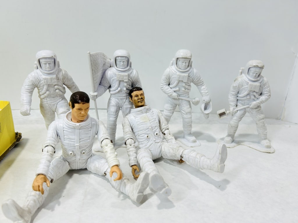 A Set of 6 Vintage NASA-Themed Astronaut Toy Figures (1 of 2)