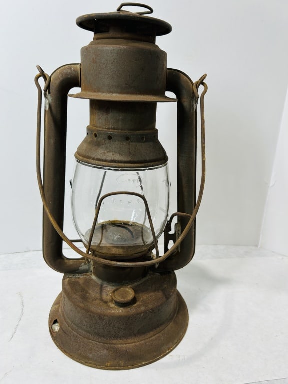 Antique Dietz Tubular Steel Kerosene Lantern with Embossed Glass Globe (1 of 4)
