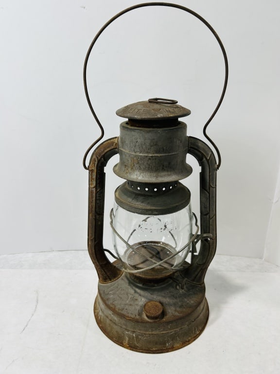 Dietz No 2 D-Lite Cold Blast Kerosene Lantern (1 of 2)