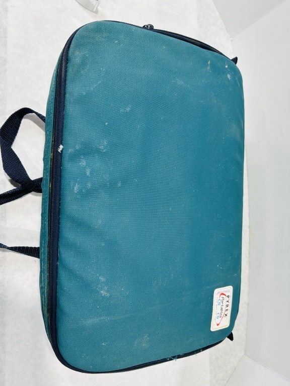 Pyrex Portables Insulated Food Carrier Set with 3-Quart Glass Baking Dish and Lid (1 of 3)