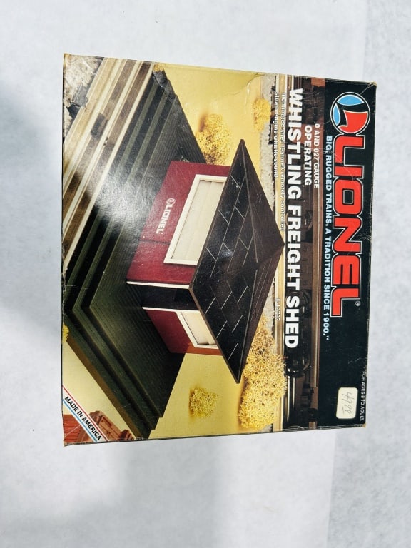Lionel 6-12737 O and O27 Gauge Operating Whistling Freight Shed (1 of 4)
