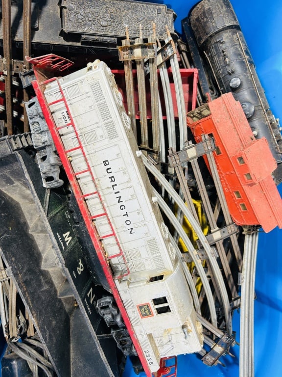 A Collection of Vintage Model Train Equipment Featuring a Lionel Postwar O Gauge Burlington Diesel (1 of 6)