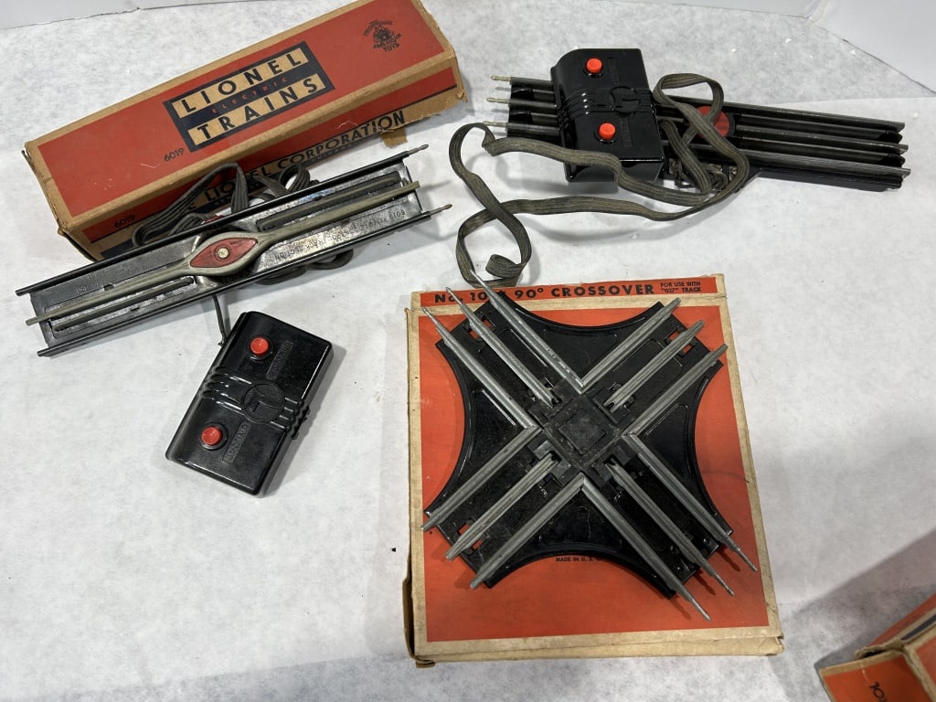 A Collection of Lionel O27 Gauge Track Accessories Including No. 1011 Crossover and No. 6019 Remote: A collection of Lionel Corporation O27 gauge train track accessories. This lot includes a No. 1011 90-degree crossover track section and two No. 6019 remote control track sections. The components are 