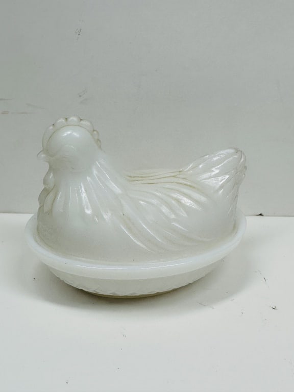 Vintage Hazel Atlas White Milk Glass Hen on Nest (1 of 5)