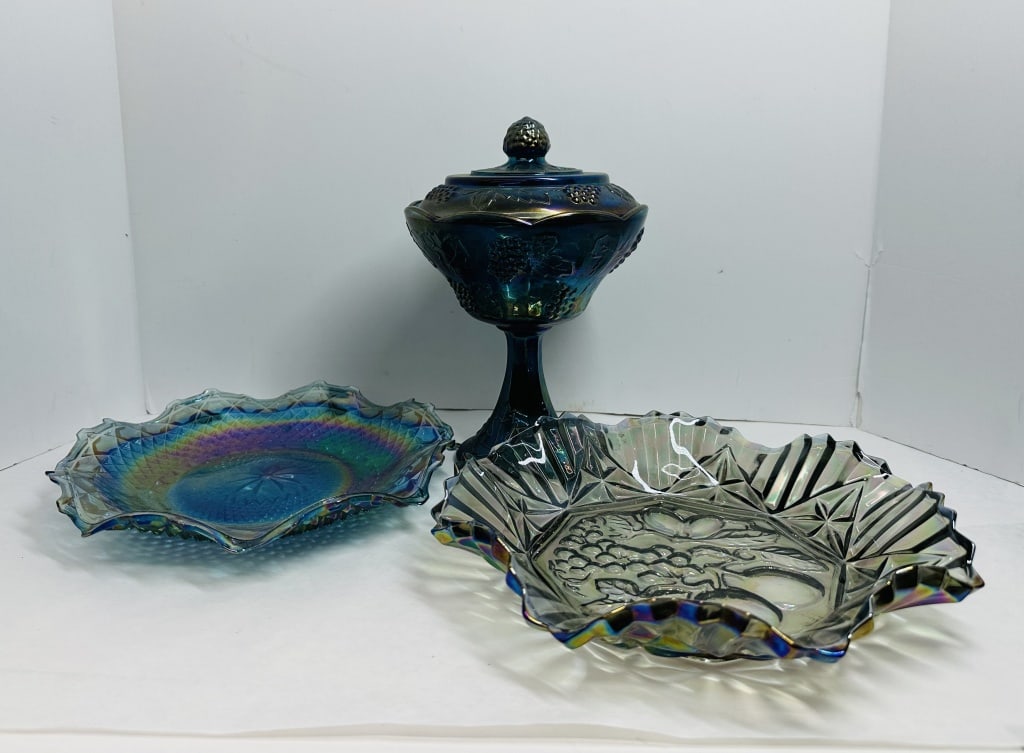 THREE CARNIVAL GLASS BOWLS, C.1970 (1 of 8)