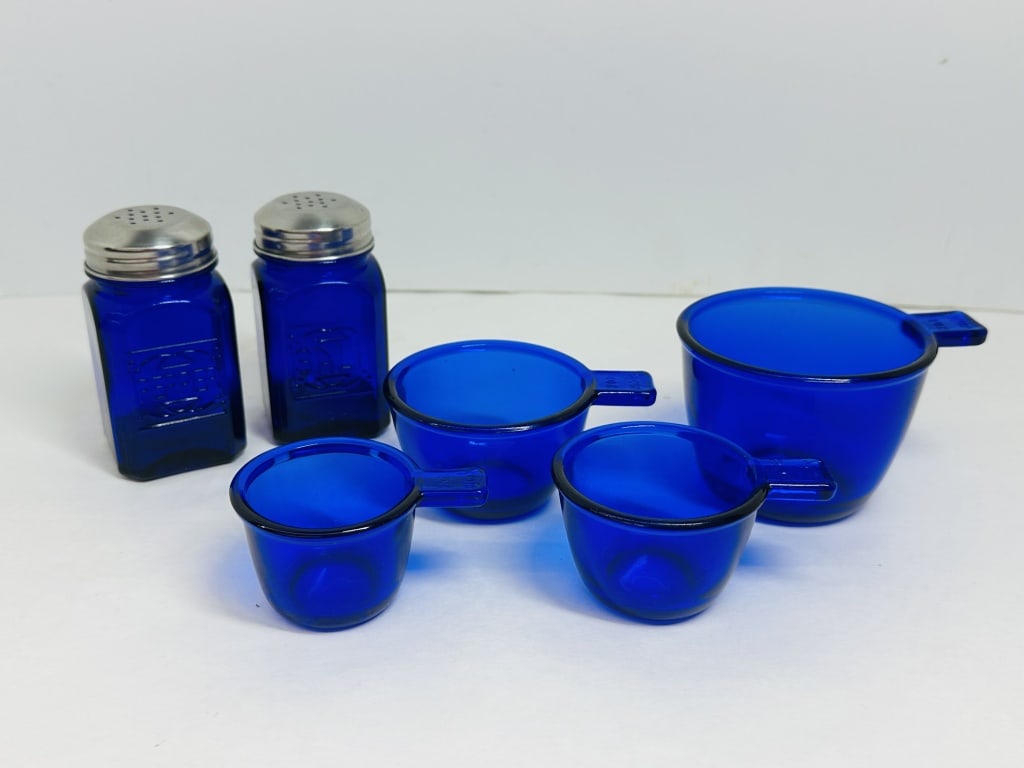 A COLLECTION OF COBALT BLUE GLASS KITCHENWARE (1 of 7)
