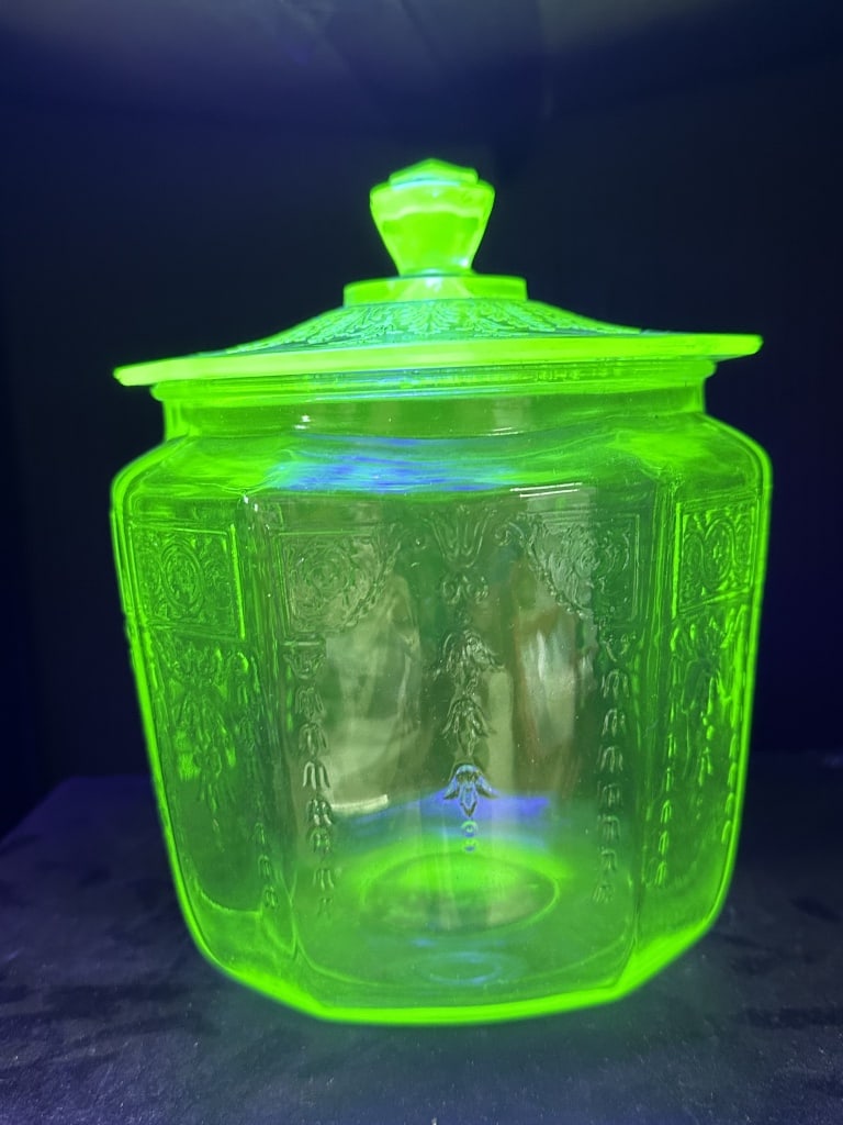 HOCKING STYLE URANIUM GLASS JAR, 1930S (1 of 5)