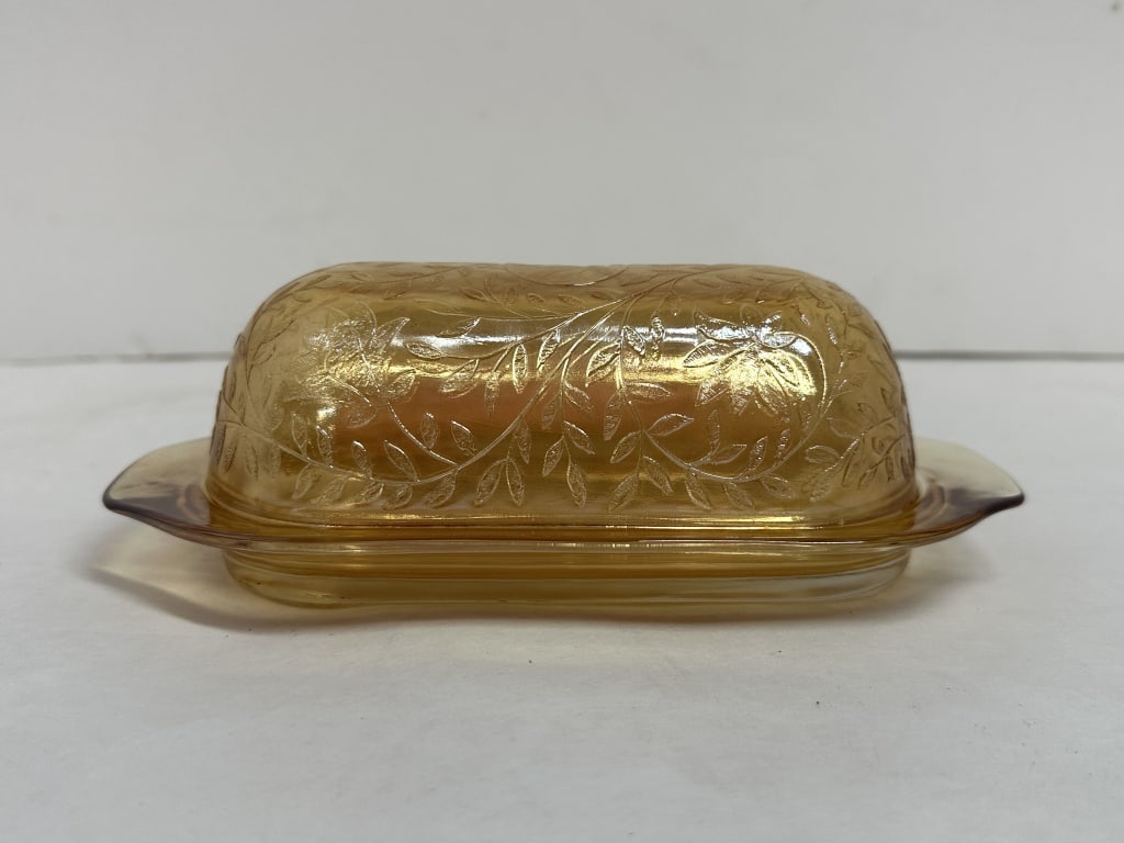 JEANNETTE ATTRIBUTED GLASS BUTTER DISH, 1950S (1 of 5)
