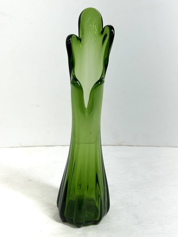 MID-CENTURY EMERALD SWUNG GLASS VASE: Mid-century modern swung glass vase in translucent emerald green featuring a weighted multi-ribbed base and an asymmetric five finger pulled rim. The form is characteristic of mid-20th century