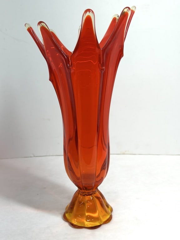 VIKING AMBERINA GLASS VASE, 1960S: Attributed to Viking, this mid-century modern swung art glass vase features a vibrant red body transitioning to an amber-colored pedestal base. The piece terminates in a dramatic multi-pointed pulled