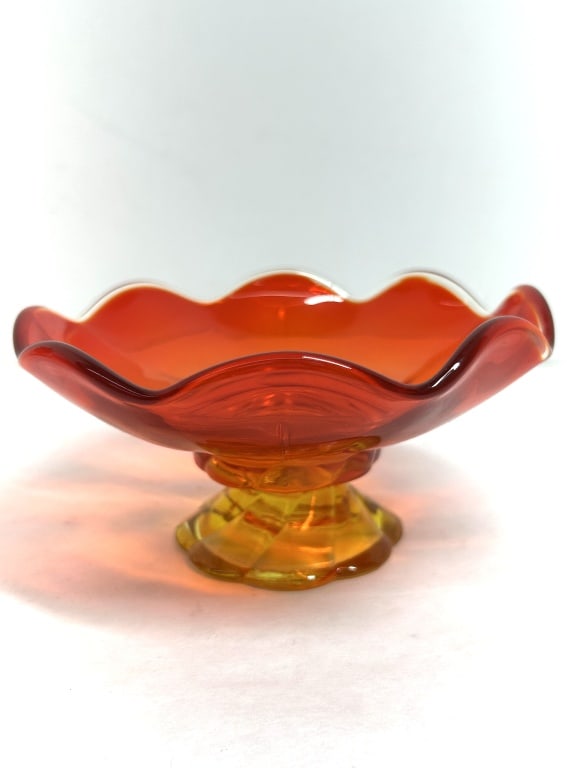 AMBERINA GLASS FOOTED COMPOTE, MID-CENTURY: Mid-century press-molded glass comport featuring a ruffled rim and a six-petal footed base, attributed to L.E. Smith. The piece is rendered in Amberina glass with a color gradient transitioning from