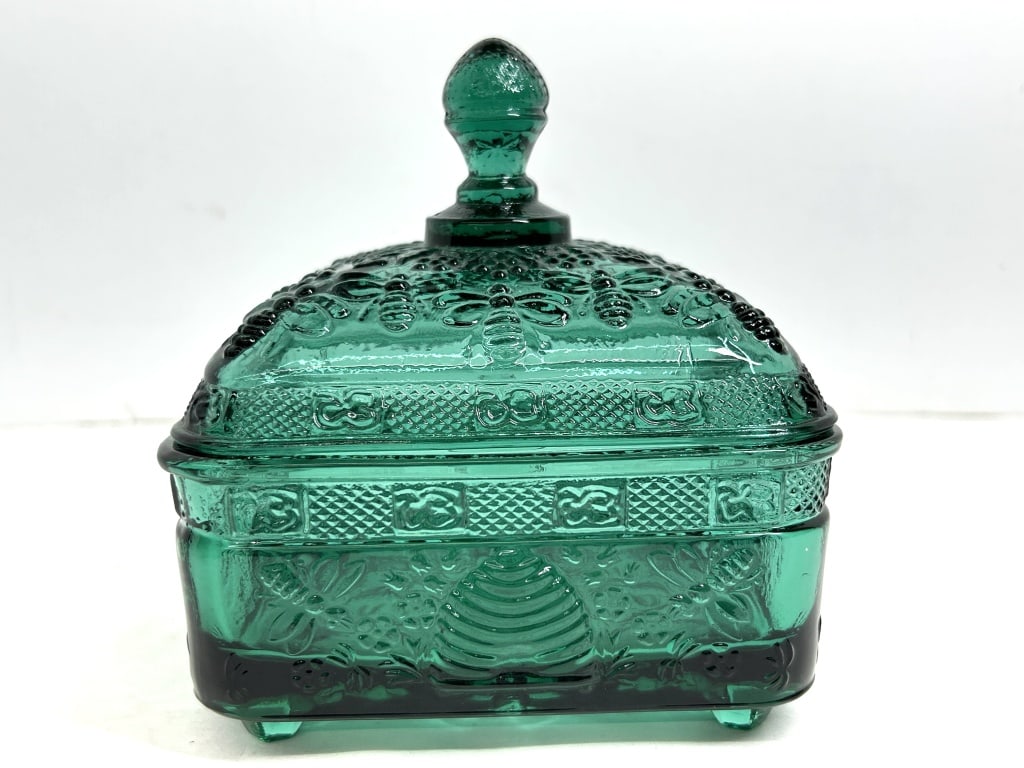 GREEN INDIANA BEE BOX, 1970S (1 of 8)
