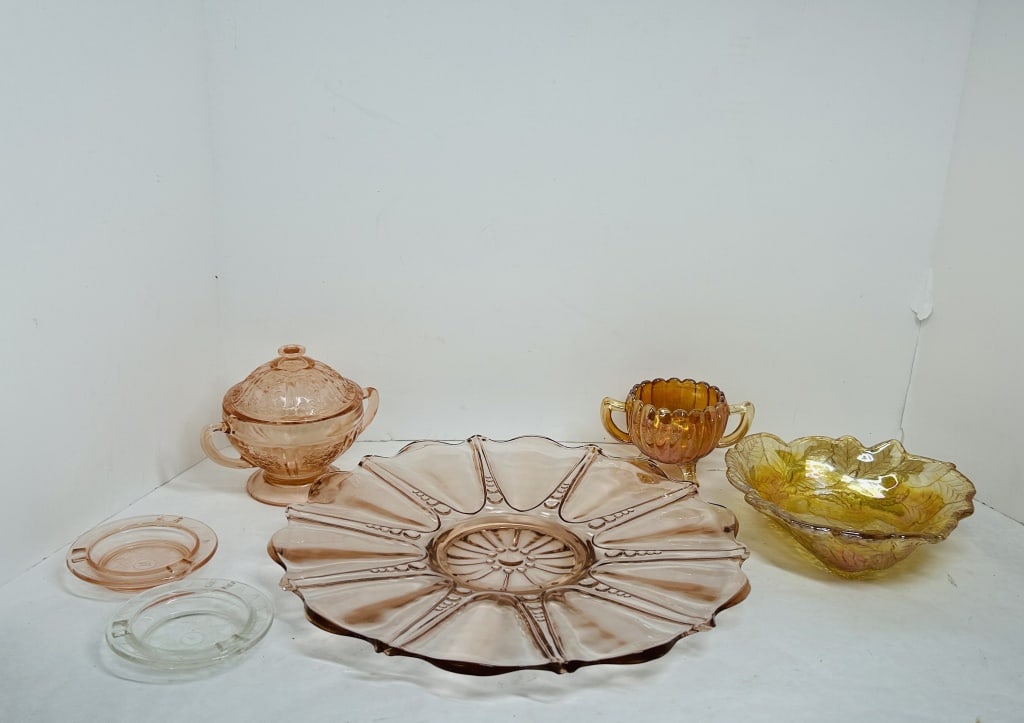 HEISEY AND FEDERAL DEPRESSION GLASS, 1930S (1 of 6)