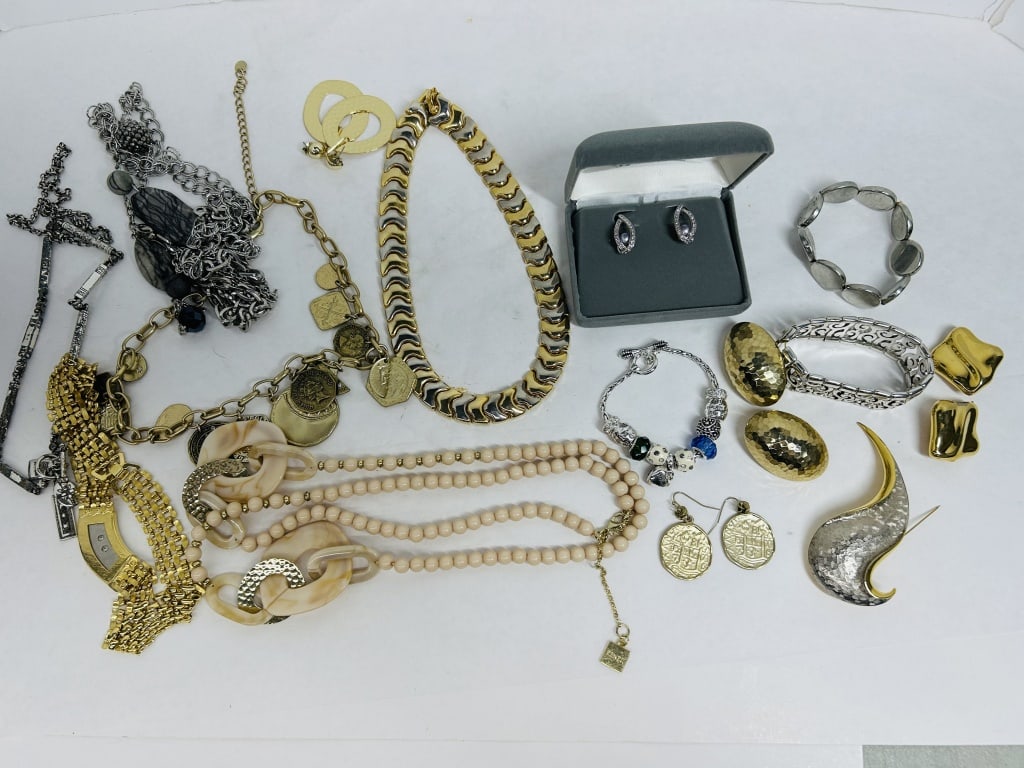 SIGNED ASSORTED COSTUME JEWELRY, CONTEMPORARY (1 of 7)