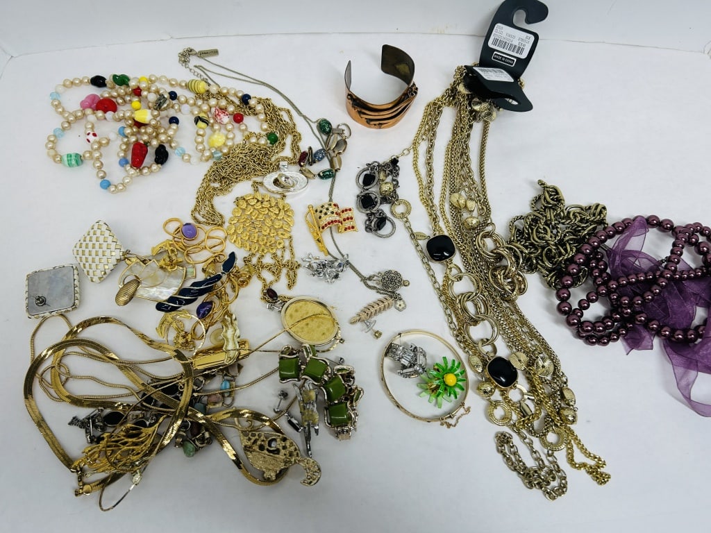 HEIDI DAUS ASSORTED COSTUME JEWELRY: Assortment of contemporary costume jewelry featuring pieces by Heidi Daus and Mustard Seed Jewelry. Components include gold-tone base metals, faux pearls, enamel, art glass, and rhinestones.