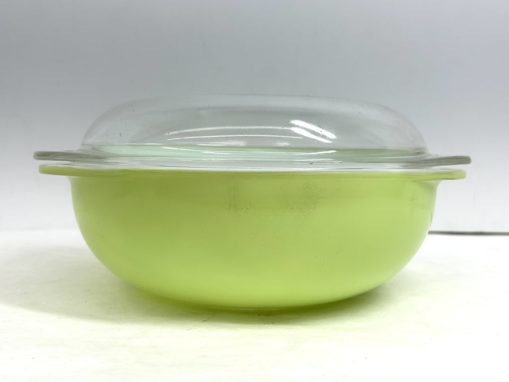 PYREX LIME GREEN GLASS CASSEROLE, 1960S (1 of 5)