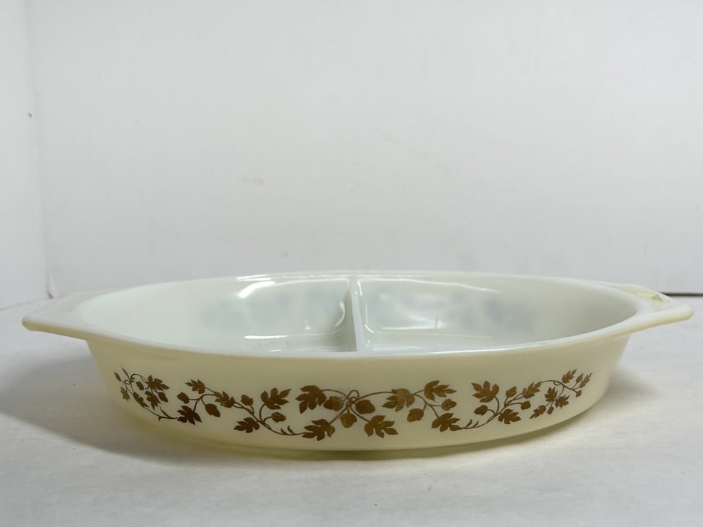 PYREX GOLD ACORN MILK GLASS CASSEROLE, CIRCA 1960 (1 of 5)