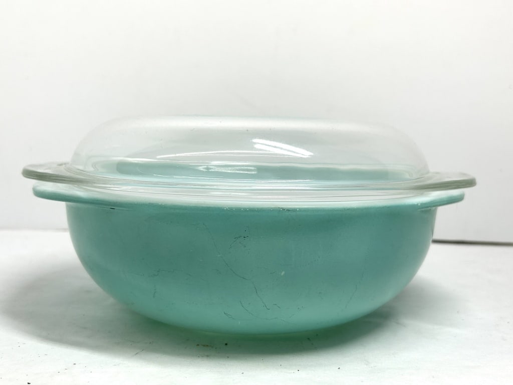 PYREX TURQUOISE GLASS CASSEROLE, VINTAGE (1 of 5)