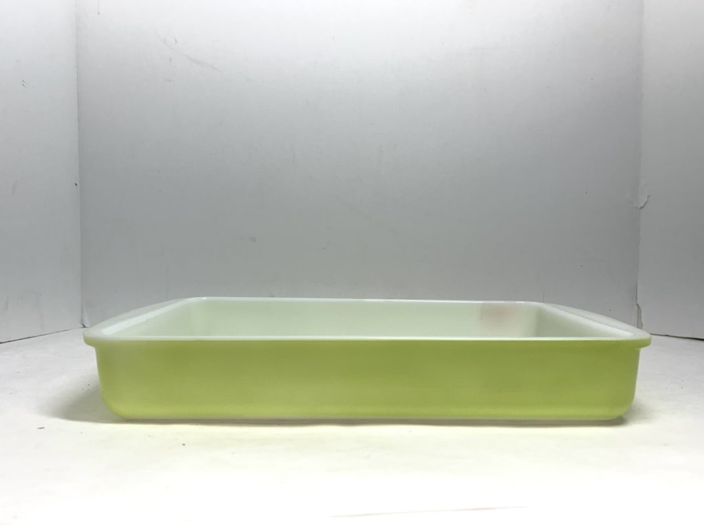 PYREX LIME GREEN GLASS DISH, 1950S (1 of 5)