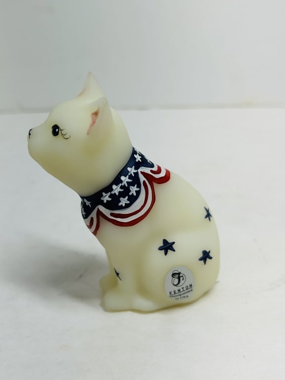 FENTON PATRIOTIC WHITE SATIN CAT (1 of 5)