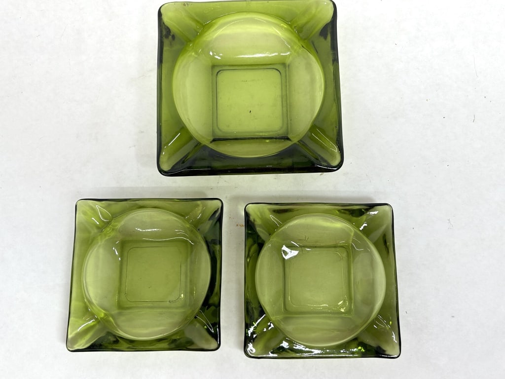 ANCHOR HOCKING STYLE GREEN GLASS ASHTRAYS (1 of 6)