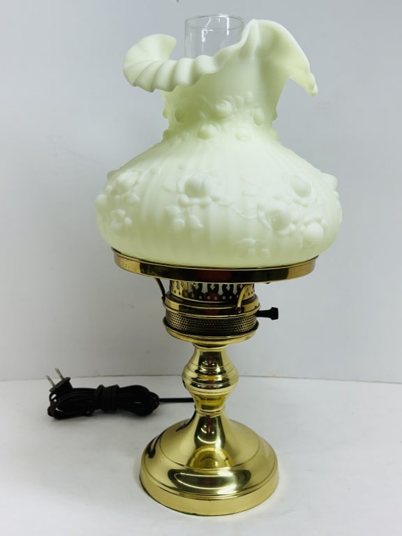 FENTON CUSTARD LAMP, C.1970 (1 of 5)