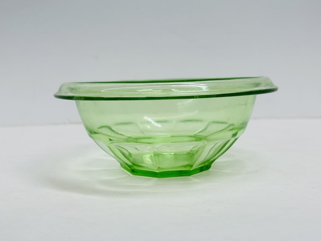 HAZEL-ATLAS GREEN URANIUM GLASS BOWL (1 of 5)