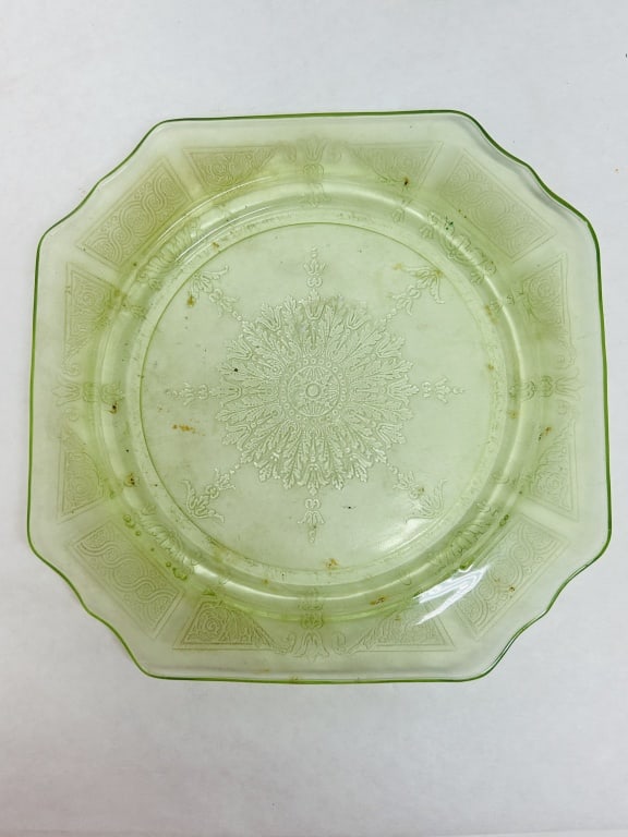 HOCKING PRINCESS URANIUM PLATE, 1930S (1 of 4)