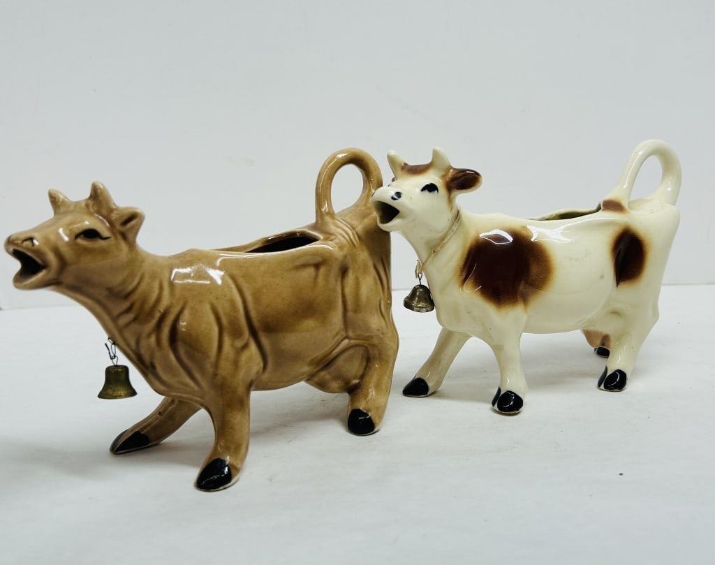 CERAMIC COW CREAMER PAIR, MID-20TH CENTURY (1 of 10)