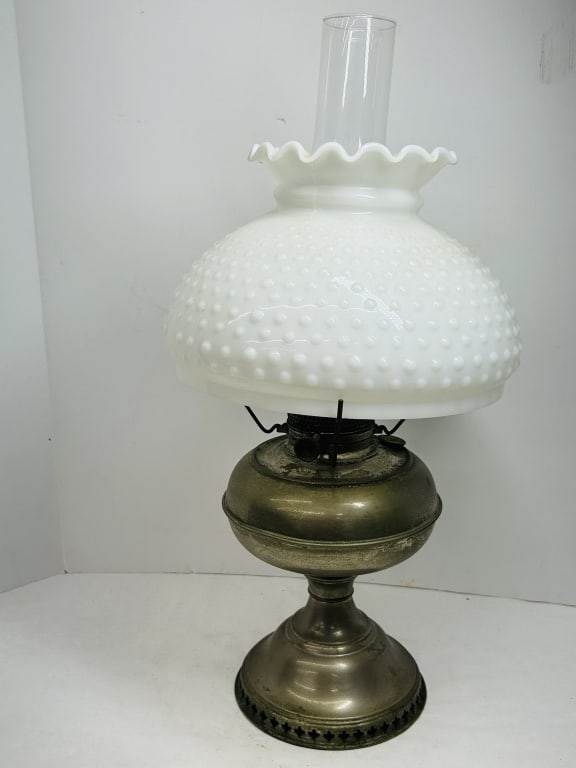 AMERICAN HOBNAIL GLASS OIL LAMP, C. 1900 (1 of 4)