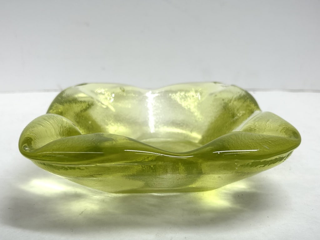 MID-CENTURY CHARTREUSE GLASS ASHTRAY (1 of 3)