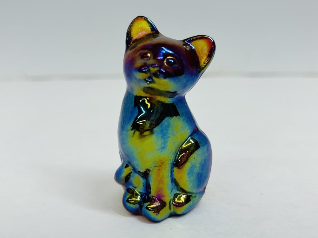 AMERICAN CARNIVAL GLASS SEATED CAT, 20TH CENTURY (1 of 4)