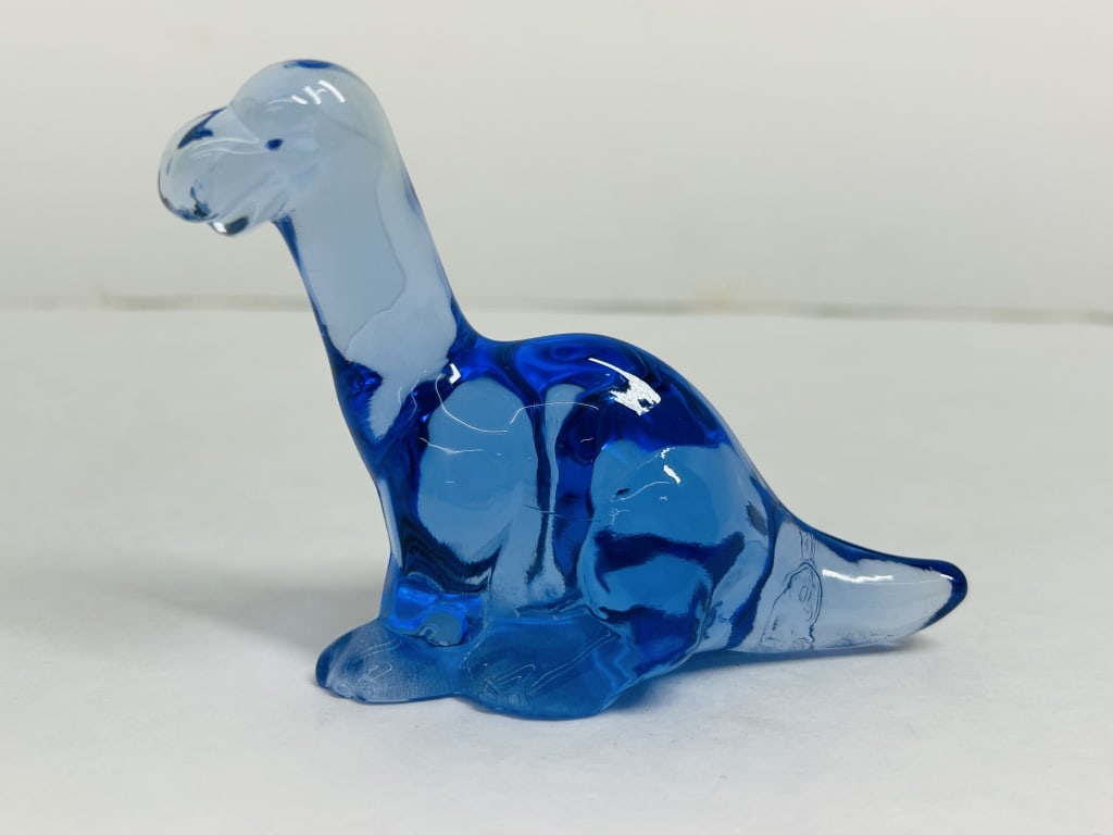 FENTON GLASS BLUE DINOSAUR (1 of 6)