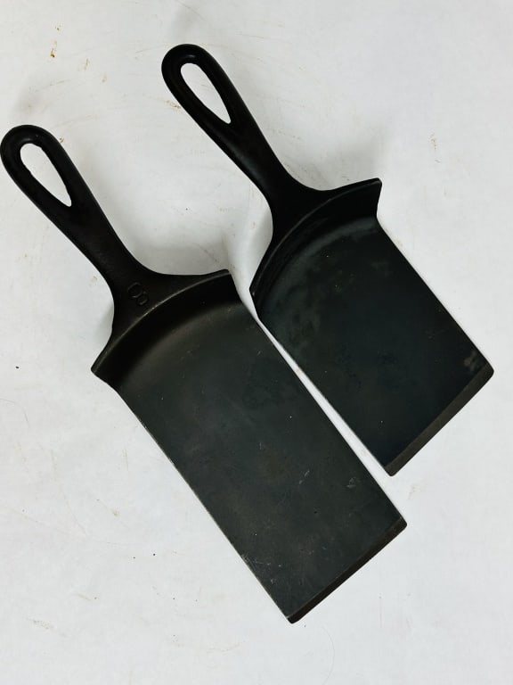 GRISWOLD AND VINTAGE CAST IRON SCRAPERS, 1930S (1 of 3)