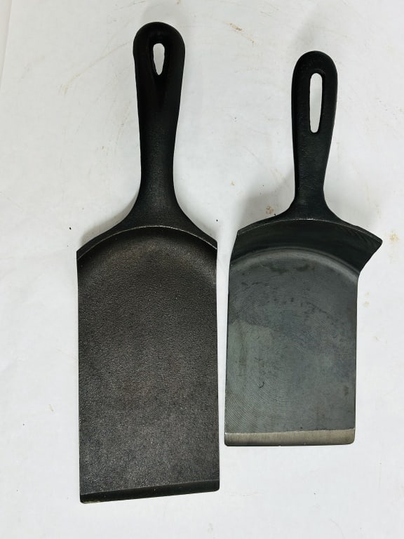 LODGE AND TAIWAN CAST IRON SPATULAS, 20TH CENTURY (1 of 2)
