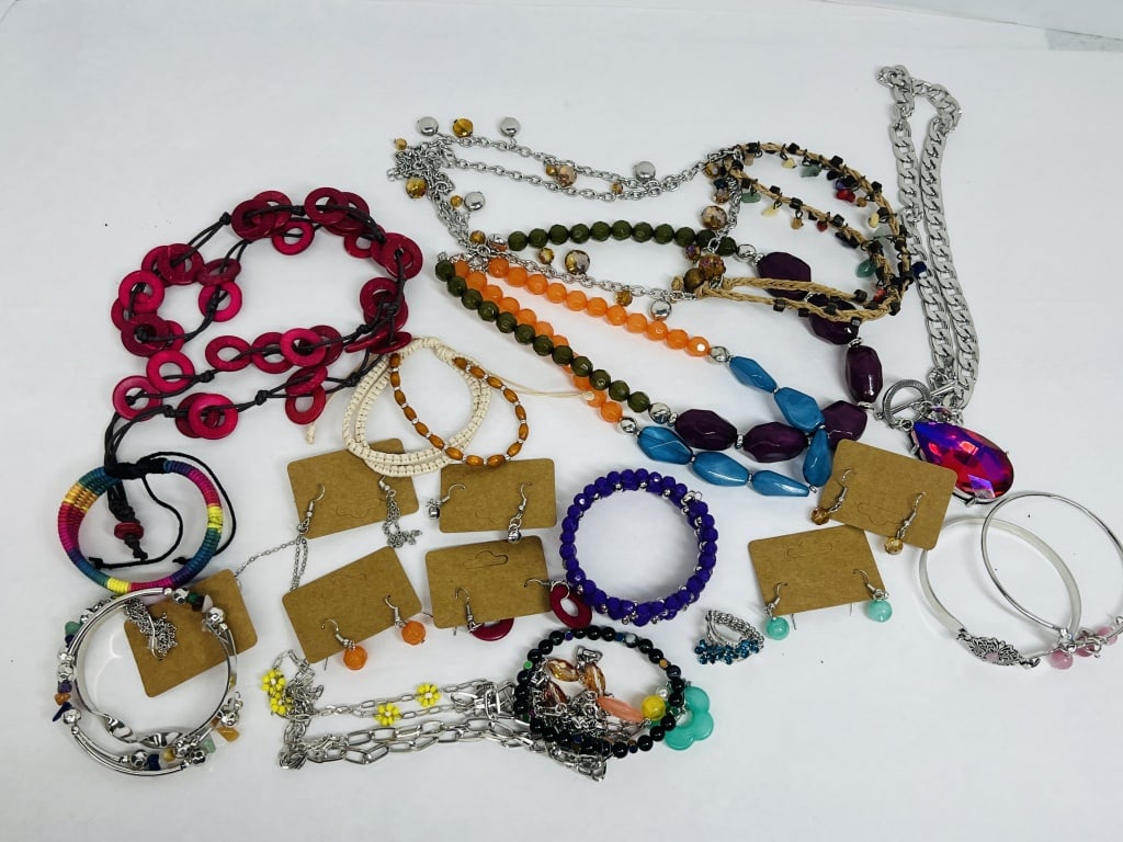 VARIOUS MAKERS, EIGHTEEN-PIECE COSTUME JEWELRY, CONTEMPORARY (1 of 2)