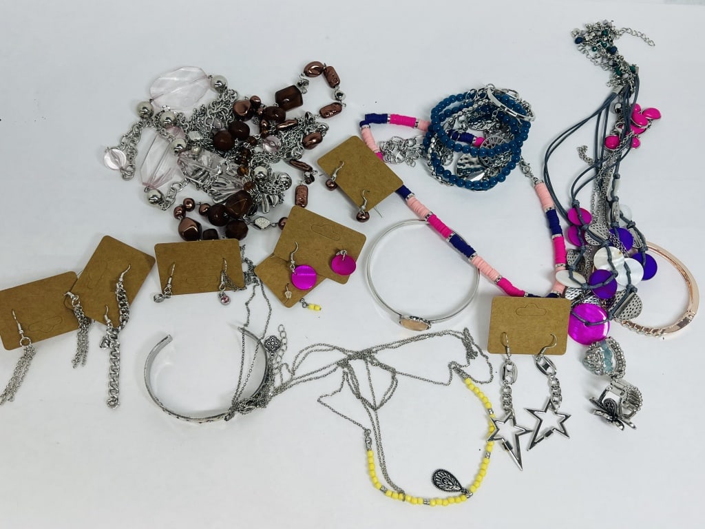 PAPARAZZI ASSORTED COSTUME JEWELRY COLLECTION (1 of 4)