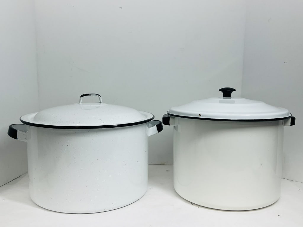 TWO WHITE ENAMELWARE STOCKPOTS VINTAGE (1 of 7)