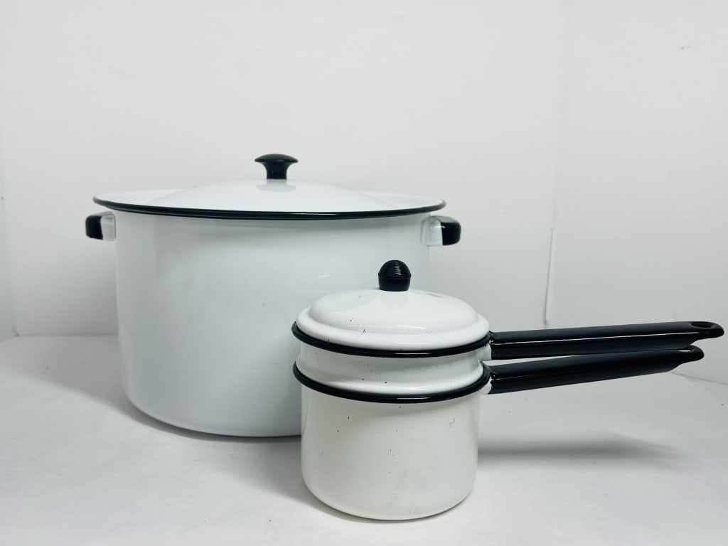 MID-CENTURY WHITE ENAMELWARE KITCHEN GROUP (1 of 7)