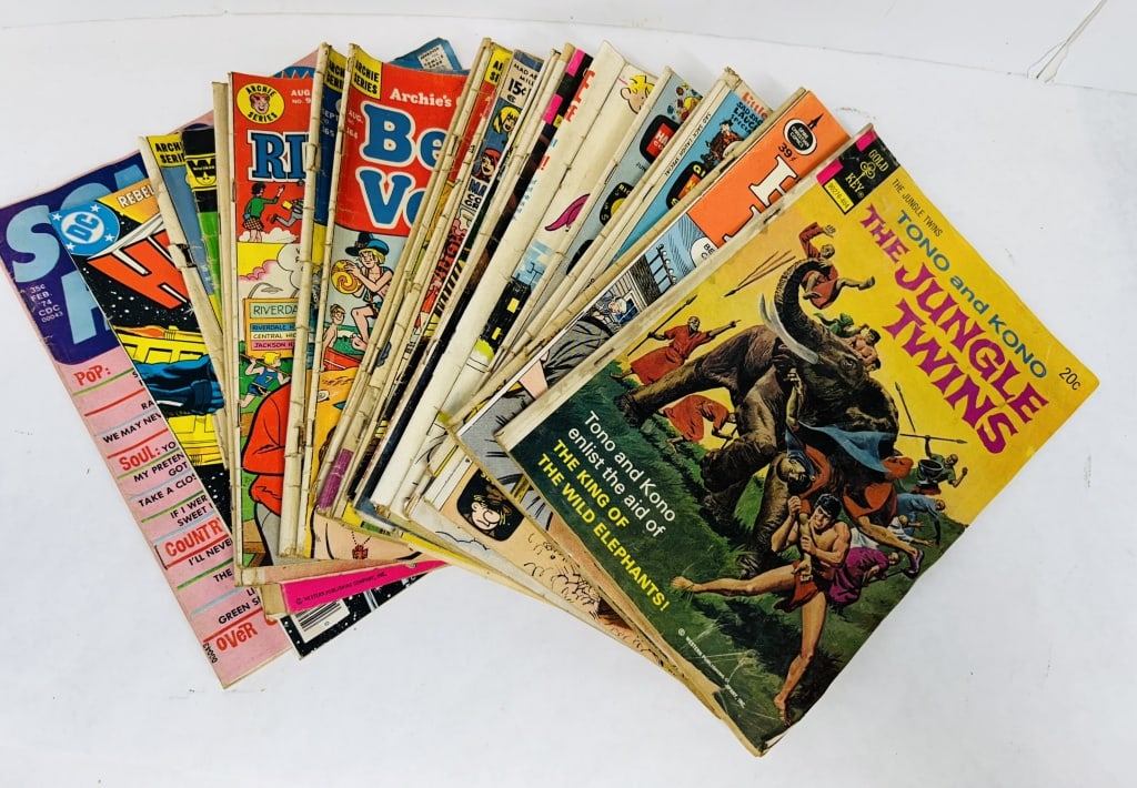 VARIOUS PUBLISHERS, PAPER COMIC BOOKS, 1970S (1 of 8)
