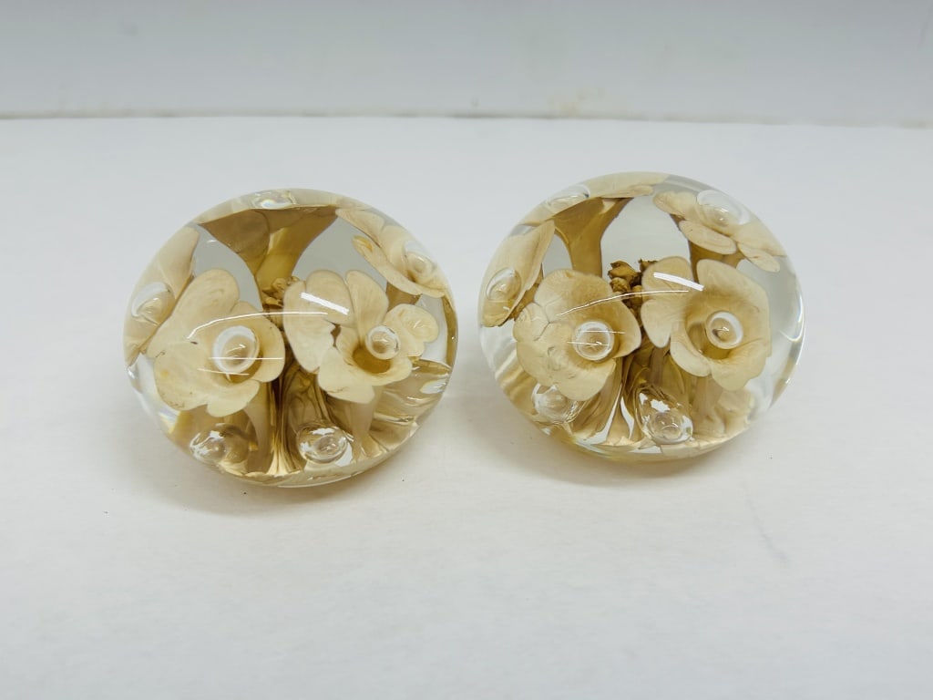BOYD GLASS PAPERWEIGHTS, VINTAGE: Each clear dome contains internal lampwork icepick flowers in cream and brown tones with central controlled air bubbles.