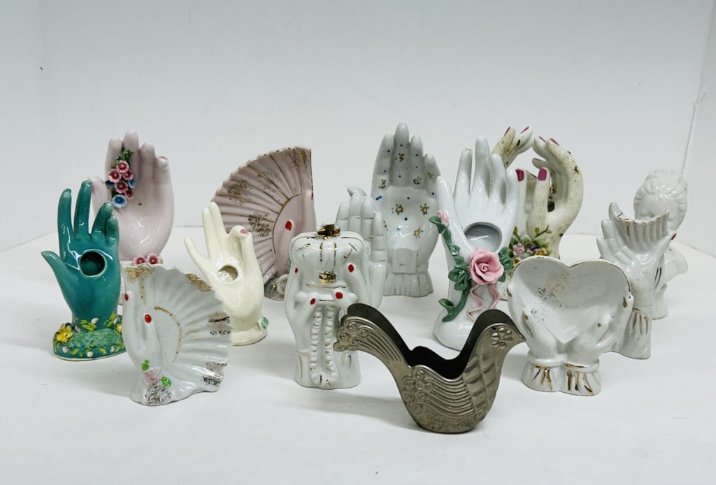 LEFTON PORCELAIN HAND VASES, MID-20TH CENTURY (1 of 8)