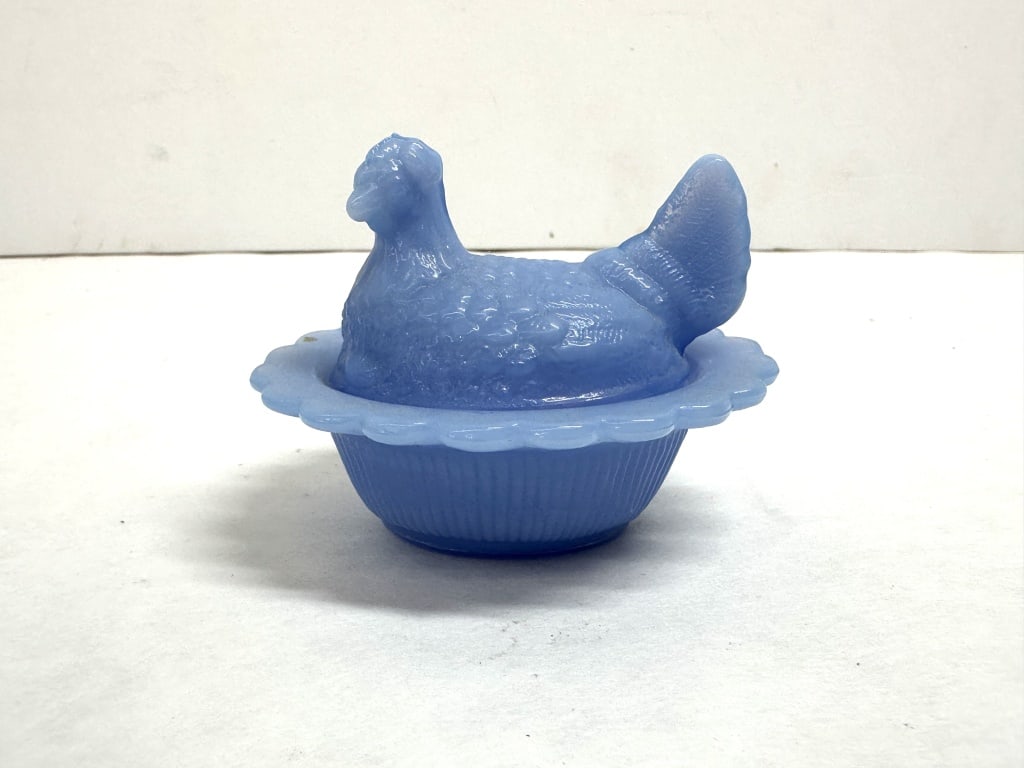 RARE MOSSER POWDER BLUE SLAG HEN ON NEST (1 of 8)