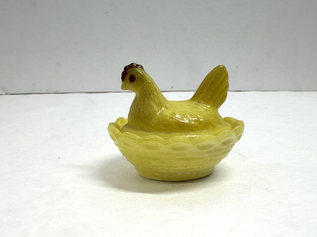 MINI WESTMORELAND YELLOW HEN ON NEST (1 of 6)